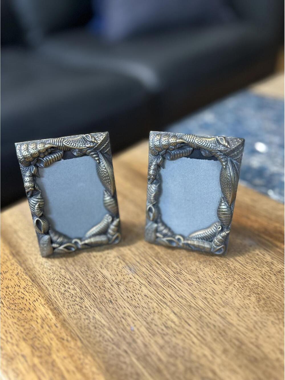 Decorative Metal Picture Frame with Shell Design